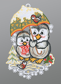 Fensterbild aus Plauener Spitze® - Pinguinpaar mit Schirm #1W mehrfarbig