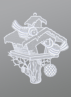 Fensterbild aus Plauener Spitze® - Vogelpaar mit Vogelhäuschen #1W in Weiss